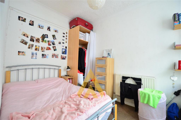 4 bedroom terraced house to rent - Photo 1