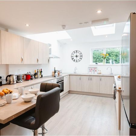 1 bedroom in a house share to rent - Photo 3