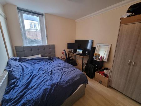 4 bedroom flat to rent - Photo 5