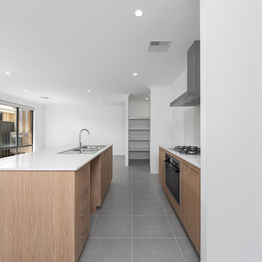 Walk to Coles @ $800 Per Week - Photo 1