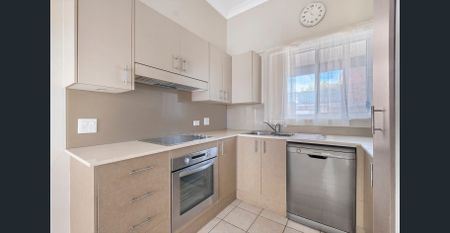 One bedroom unit by the water - Photo 4