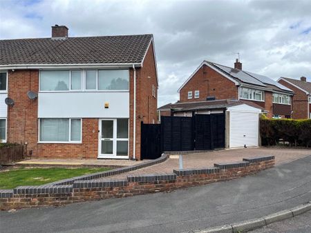 3 bedroom semi-detached house to rent - Photo 2