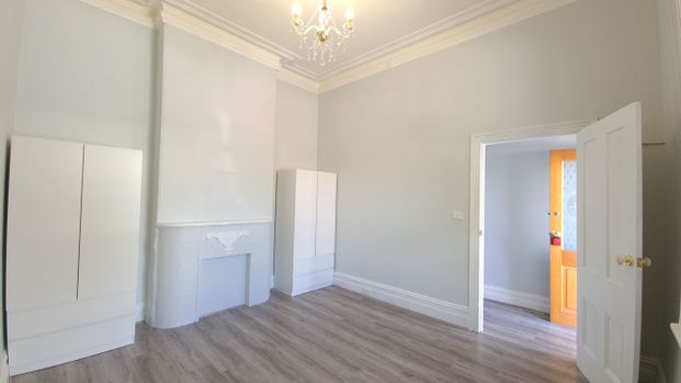 Step Into Style – Where Comfort Meets Convenience - Photo 1