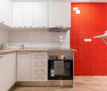 Exterior room on Calle Paseo de Moreras - Photo 5