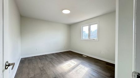 For Lease - 505 BRIDLEWREATH Court Unit# UPPER LvL, Kitchener, Ontario - Photo 3
