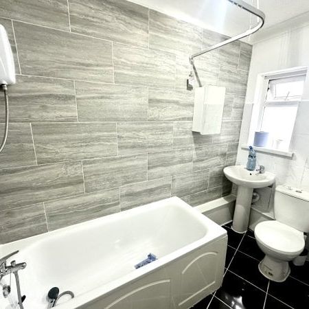 State Mansions, Ilford, IG6, Property for rent - Photo 4