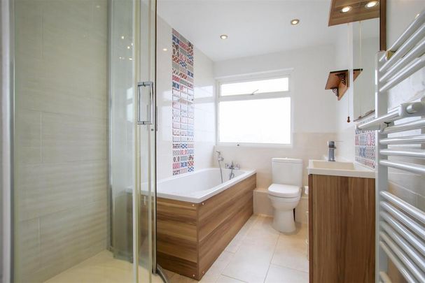 4 bedroom end of terrace house to rent - Photo 1