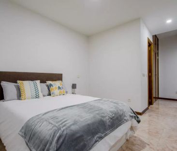Rooms for rent in 6-bedroom apartment in Retiro - Photo 3