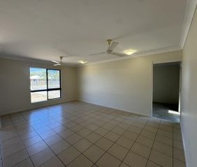 Comfortable Family Home - Photo 3