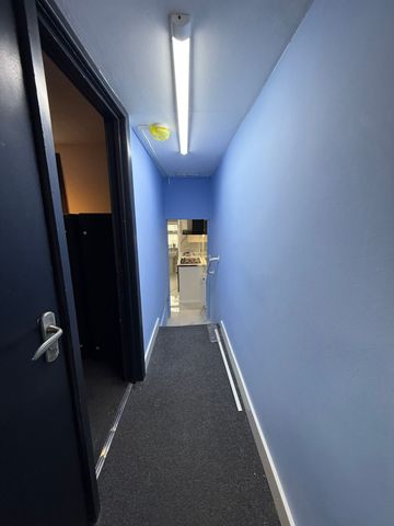 Two bedrooms first floor flat high road ilford- 1700 pcm - Photo 3
