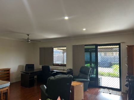 Spacious Family Home in Glenvale – 1 Justice Close - Photo 5