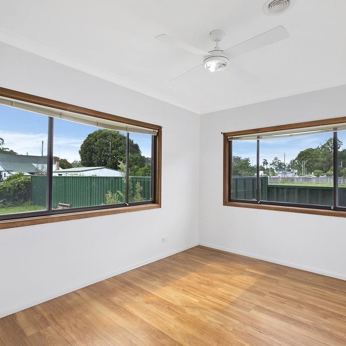 Stunning Country-Style Oversize Family Home - Photo 1