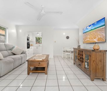 Immaculate Inner-City Townhouse: Your Private Oasis in Cairns North - Photo 5