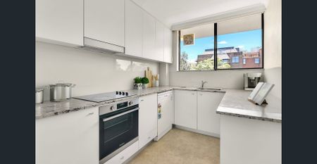 Oversized & Air-Conditioned Top-Floor Living in the Heart of Cremorne - Photo 3