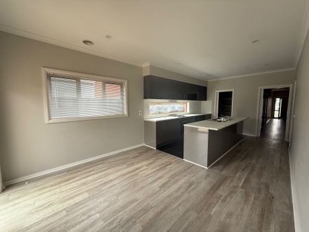 Charming Family Home in Cobblebank - Photo 5