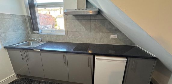 Studio to rent - Photo 2