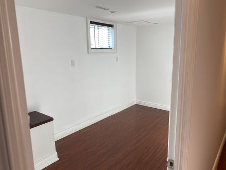 For Lease - 943 BLAIRHOLM Avenue Unit# Lower, Mississauga, Ontario - Photo 3