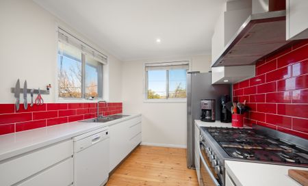 5 Yolla Place, Lyons ACT 2606 - House For Rent | Domain - Photo 2