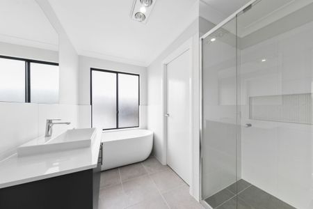 CAPHILLY ESTATE - BRAND NEW TWO STOREY HOME - Photo 4