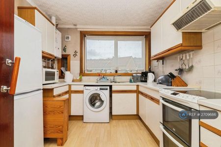 3 bedroom flat to rent - Photo 5