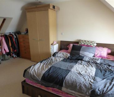 4 bedroom end of terrace house to rent - Photo 4