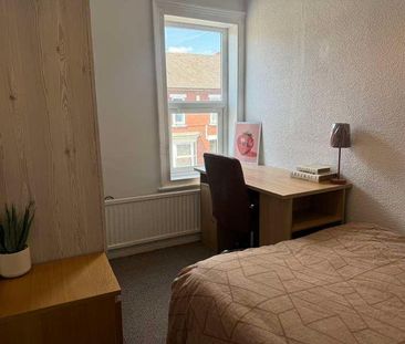 Bed // West End // Student House // Aug, LN1 - Photo 3