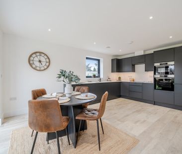 4 bedroom semi-detached house to rent - Photo 3