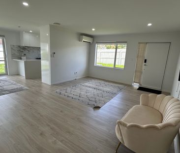 Modern Family Home in Flat Bush - Photo 1