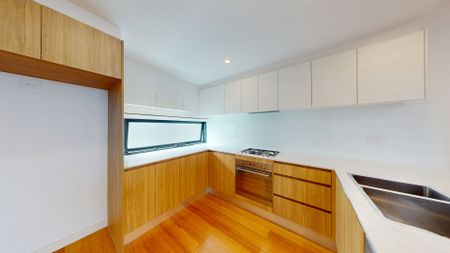 Stunning 3-Bed, 2-Bath Townhouse with Breathtaking Views - Photo 5