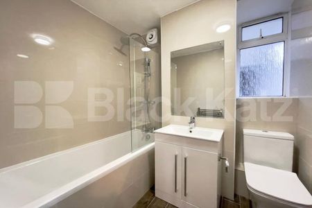 Bright & airy and recently redecorated throughout - Photo 4