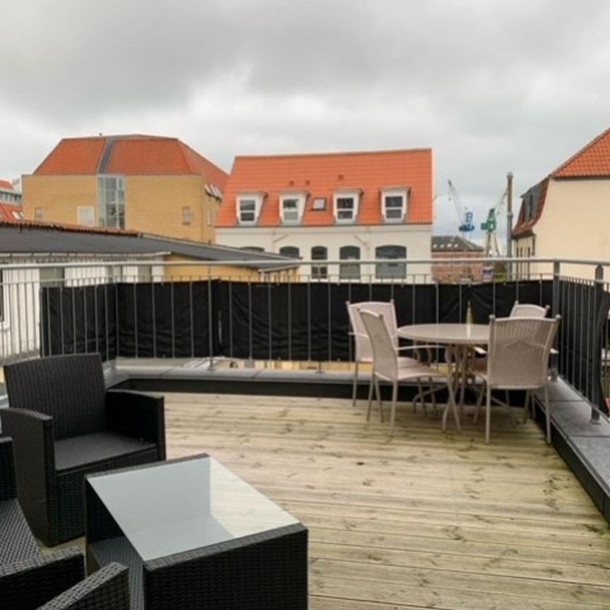 Nyistandsat gågade-lejlighed på 83 m² med stor terrasse - Photo 1