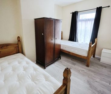 2 bedroom House To Let - Photo 2