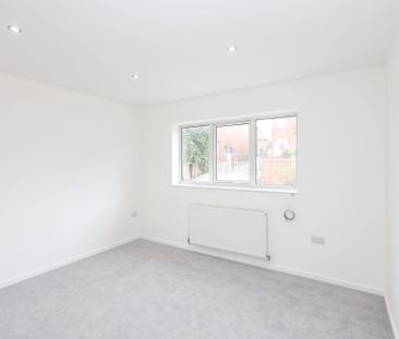 2 bedroom Bungalow to rent - Photo 3