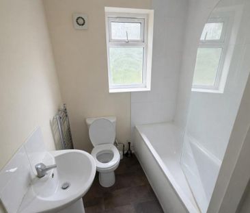 4 bedroom semi-detached house to rent - Photo 6