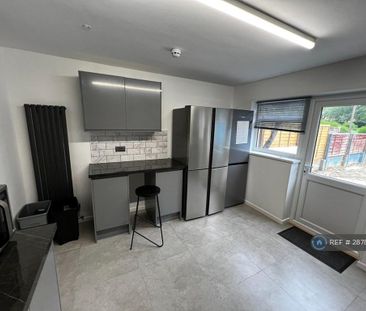 5 bedroom end of terrace house to rent - Photo 3
