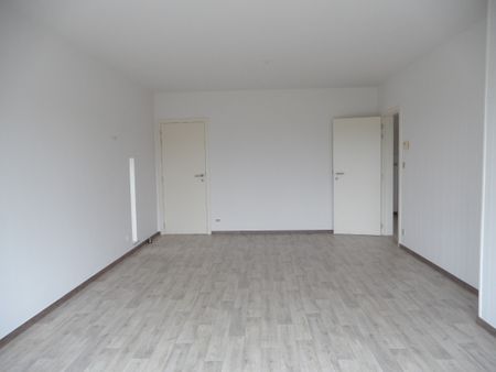 Appartement met twee slaapkamers, ruime zolder en garage. - Photo 2