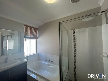 Family Home with Energy-Smart Features in a Quiet Street - Photo 3