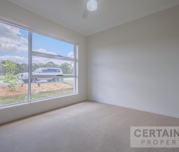 Perfect home combining style, convenience and affordability! - Photo 3