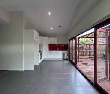 Stylish & Private Living in a Prime Keysborough Pocket - Photo 4