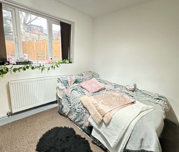 8 bedroom terraced house to rent - Photo 1