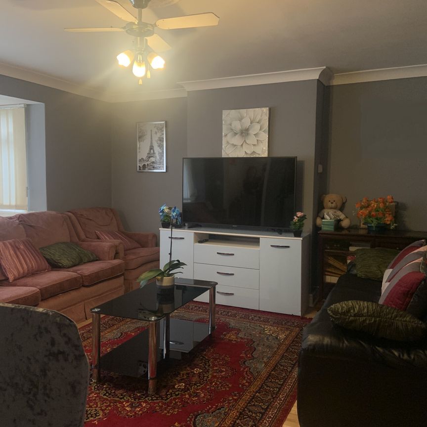 Woodhall Road, Sudbury - Photo 1