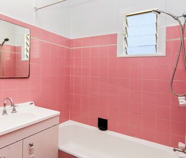 Charming Queenslander in Convenient Location - Photo 4