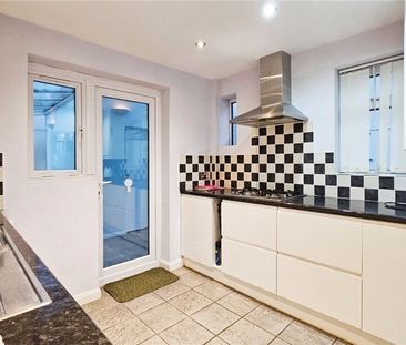 Park Road, Stanwell, Staines-upon-Thames, Surrey, TW19 7NT - Photo 5