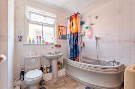 1 bedroom in a house share to rent - Photo 5