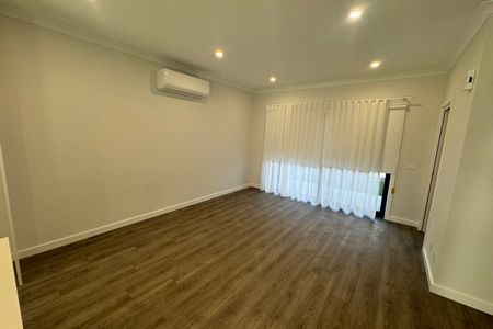 BRAND NEW 2 BEDROOM TOWNHOUSE - Photo 4