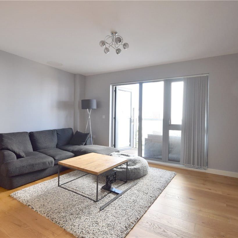 Well presented 2 bedroom third floor apartment for rent in Cambridge at this prestigious development. Under floor gas heating. Allocated parking. Unfurnished. - Photo 1
