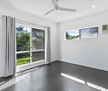 Fully Air condition - 13KW Solar - Pool - Near Mt Sheridan Plaza - Photo 6