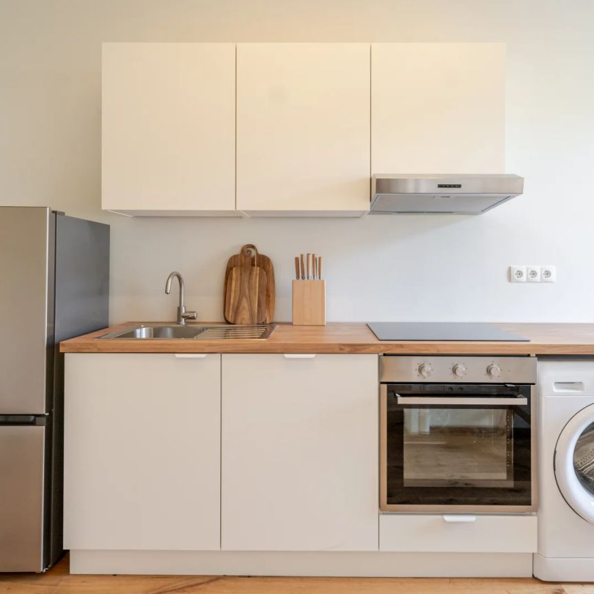 Sofort einziehen: Frisch sanierte und möblierte 32m² Wohnung - Photo 1