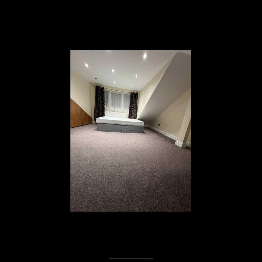 Room in a Shared House, Cameron Road, IG3 - Photo 1