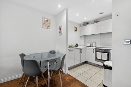 Battersea Park Road, London, SW8 4DA - Photo 5